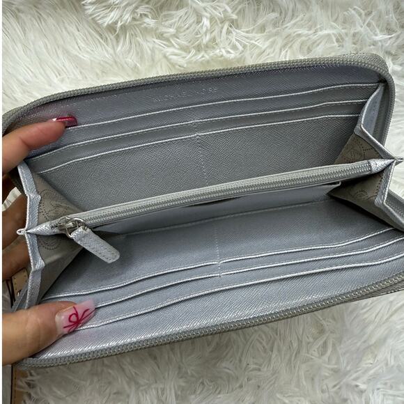 MICHAEL KORS Signature Metallic Cream and Silver Wallet - Picture 7 of 8